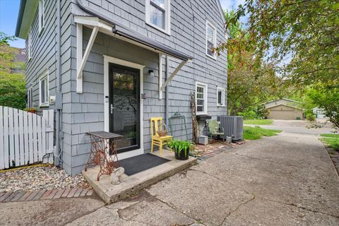 Tiny photo for 1104 W Green Street, Champaign, IL 61821 (MLS # 12619472)