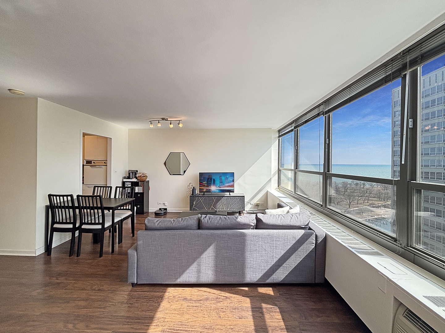 3550 N Lake Shore Drive 2123