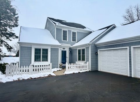 Photo of 388 Narragansett Court, Crystal Lake, IL 60012 (MLS # 12590406)