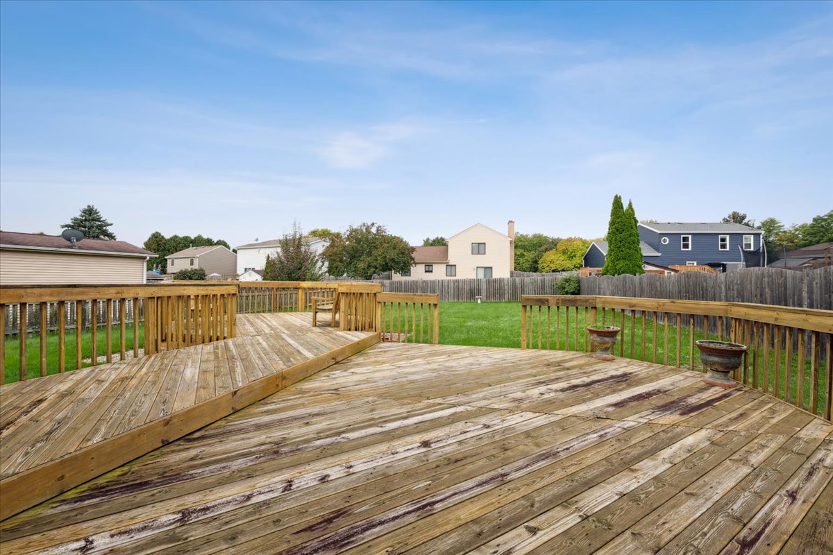 McHenry, Illinois 60050, United States, 3 Bedrooms Bedrooms, ,3 BathroomsBathrooms,Residential,Active,229690