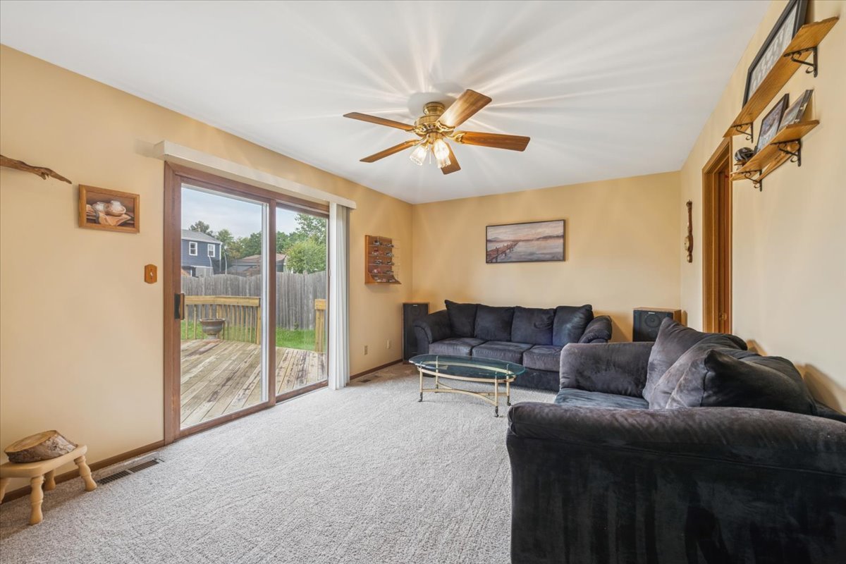 McHenry, Illinois 60050, United States, 3 Bedrooms Bedrooms, ,3 BathroomsBathrooms,Residential,Active,229690