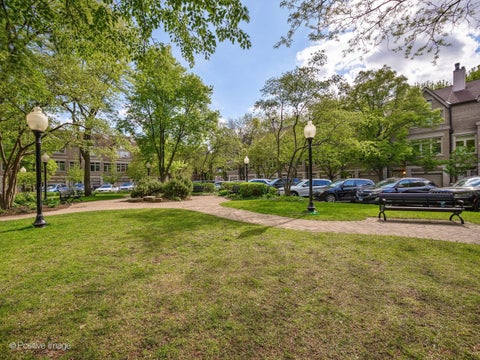 Tiny photo for 2731 N JANSSEN Avenue, Chicago, IL 60614 (MLS # 12736854)