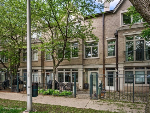 Tiny photo for 2731 N JANSSEN Avenue, Chicago, IL 60614 (MLS # 12736854)