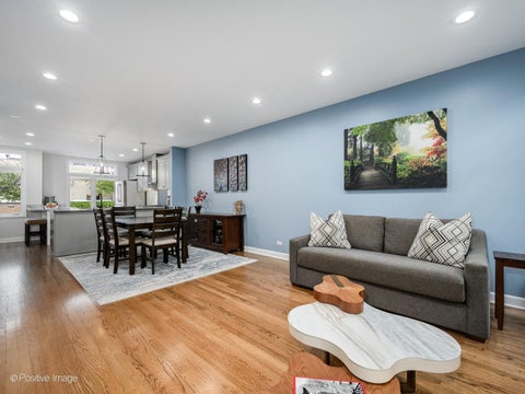 Tiny photo for 2731 N JANSSEN Avenue, Chicago, IL 60614 (MLS # 12736854)