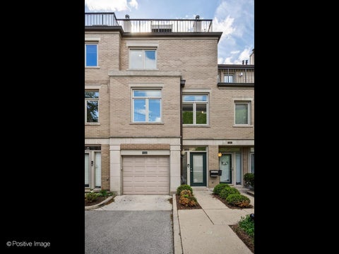 Photo of 2731 N JANSSEN Avenue, Chicago, IL 60614 (MLS # 12736854)