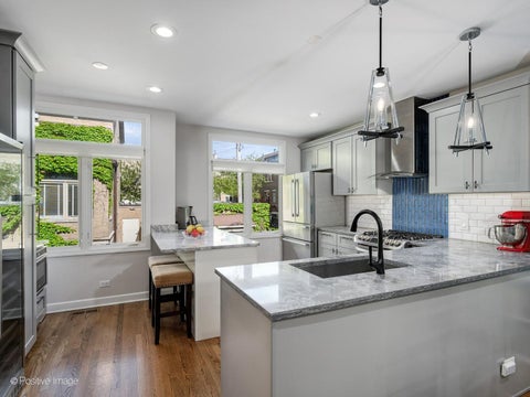 Tiny photo for 2731 N JANSSEN Avenue, Chicago, IL 60614 (MLS # 12736854)