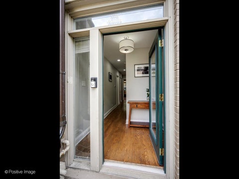 Tiny photo for 2731 N JANSSEN Avenue, Chicago, IL 60614 (MLS # 12736854)
