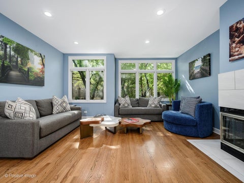 Tiny photo for 2731 N JANSSEN Avenue, Chicago, IL 60614 (MLS # 12736854)