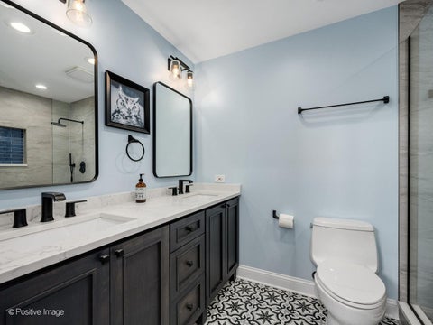 Tiny photo for 2731 N JANSSEN Avenue, Chicago, IL 60614 (MLS # 12736854)
