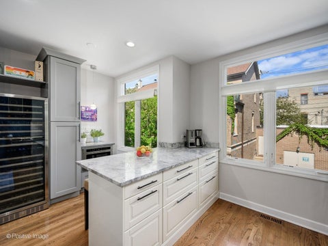Tiny photo for 2731 N JANSSEN Avenue, Chicago, IL 60614 (MLS # 12736854)