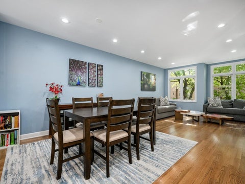 Tiny photo for 2731 N JANSSEN Avenue, Chicago, IL 60614 (MLS # 12736854)