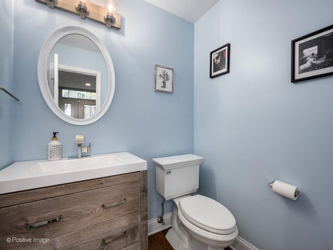 Tiny photo for 2731 N JANSSEN Avenue, Chicago, IL 60614 (MLS # 12736854)