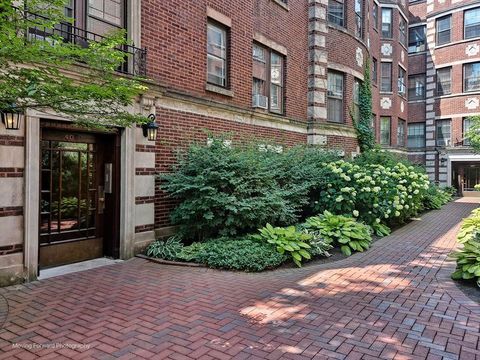 Tiny photo for 400 Ridge Avenue #16-2, Evanston, IL 60202 (MLS # 12399751)