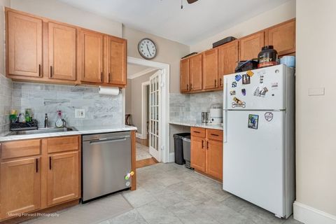 Tiny photo for 400 Ridge Avenue #16-2, Evanston, IL 60202 (MLS # 12399751)