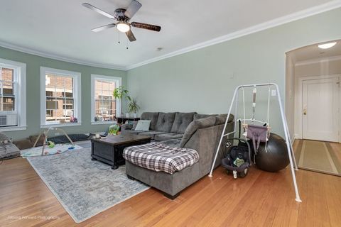 Tiny photo for 400 Ridge Avenue #16-2, Evanston, IL 60202 (MLS # 12399751)