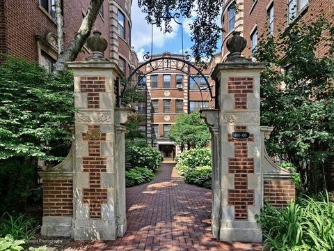 Tiny photo for 400 Ridge Avenue #16-2, Evanston, IL 60202 (MLS # 12399751)