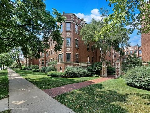 Tiny photo for 400 Ridge Avenue #16-2, Evanston, IL 60202 (MLS # 12399751)