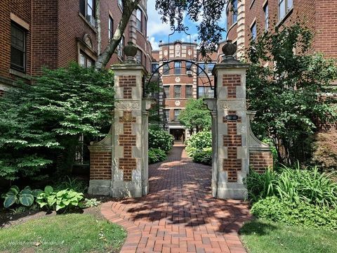 Tiny photo for 400 Ridge Avenue #16-2, Evanston, IL 60202 (MLS # 12399751)