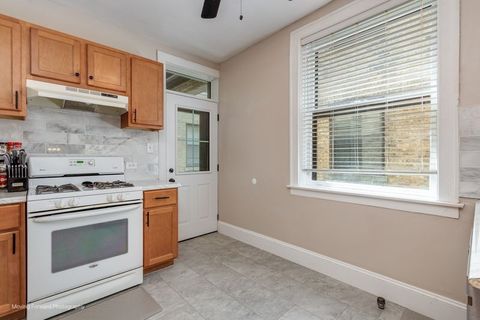 Tiny photo for 400 Ridge Avenue #16-2, Evanston, IL 60202 (MLS # 12399751)