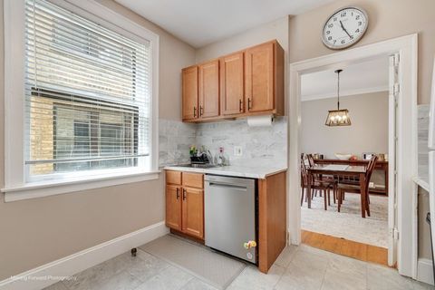 Tiny photo for 400 Ridge Avenue #16-2, Evanston, IL 60202 (MLS # 12399751)