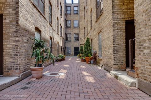 Tiny photo for 400 Ridge Avenue #16-2, Evanston, IL 60202 (MLS # 12399751)