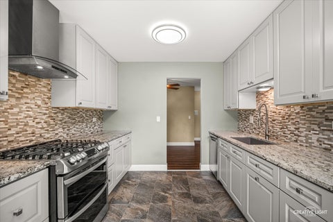 Tiny photo for 1547 7 Pines Road #D-1, Schaumburg, IL 60193 (MLS # 12779326)
