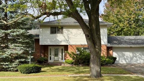 900 E Golfview Drive Mount Prospect IL 60056
