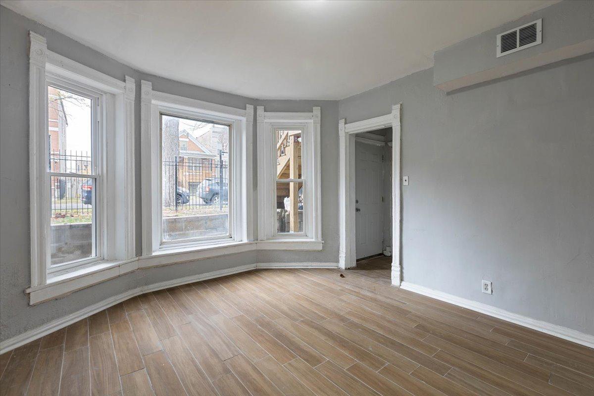 1913 S Troy Street G