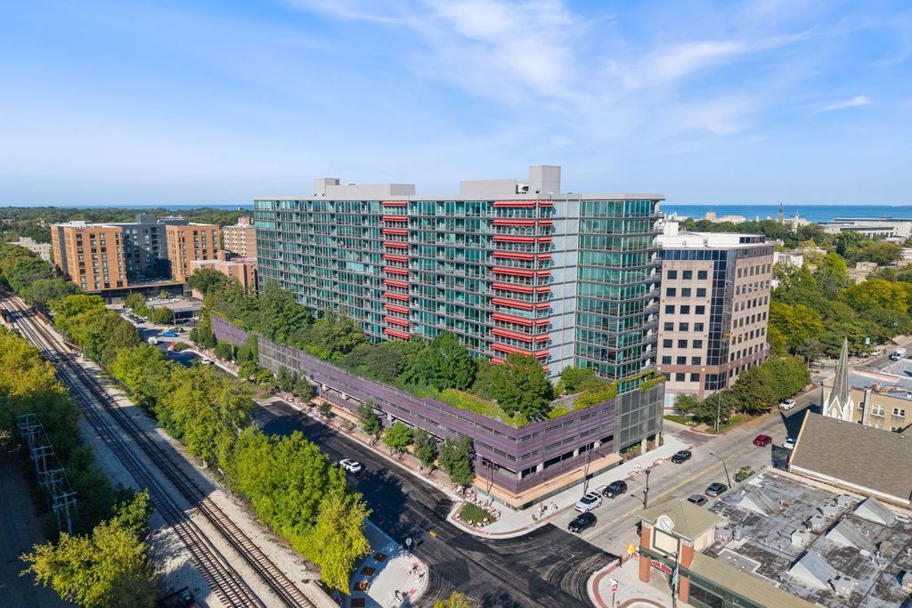 Photo for 800 Elgin Road #1218, Evanston, IL 60201 (MLS # 12451250)