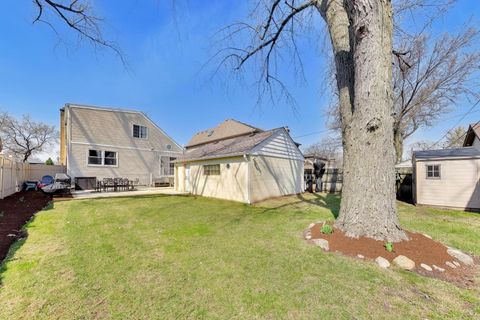 Tiny photo for 901 S Hillside Avenue, Elmhurst, IL 60126 (MLS # 12633355)