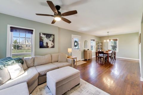 Tiny photo for 901 S Hillside Avenue, Elmhurst, IL 60126 (MLS # 12633355)