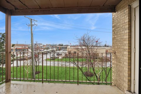 Tiny photo for 7110 W Cullom Avenue #206, Norridge, IL 60706 (MLS # 12605803)