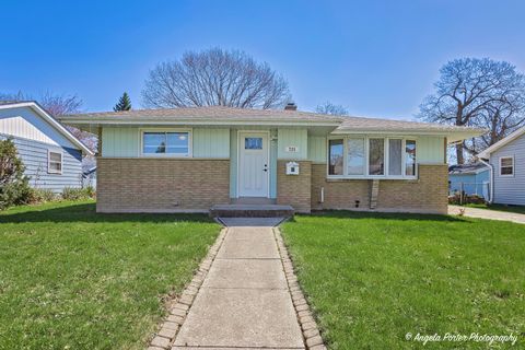 Single Family Residence in Winthrop Harbor IL 725 Geddes Avenue.jpg