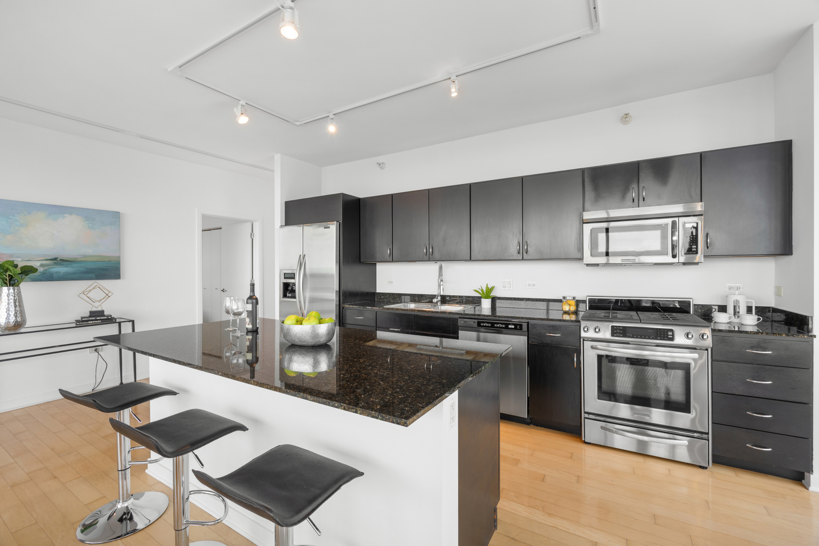 860 W Blackhawk Street 2102