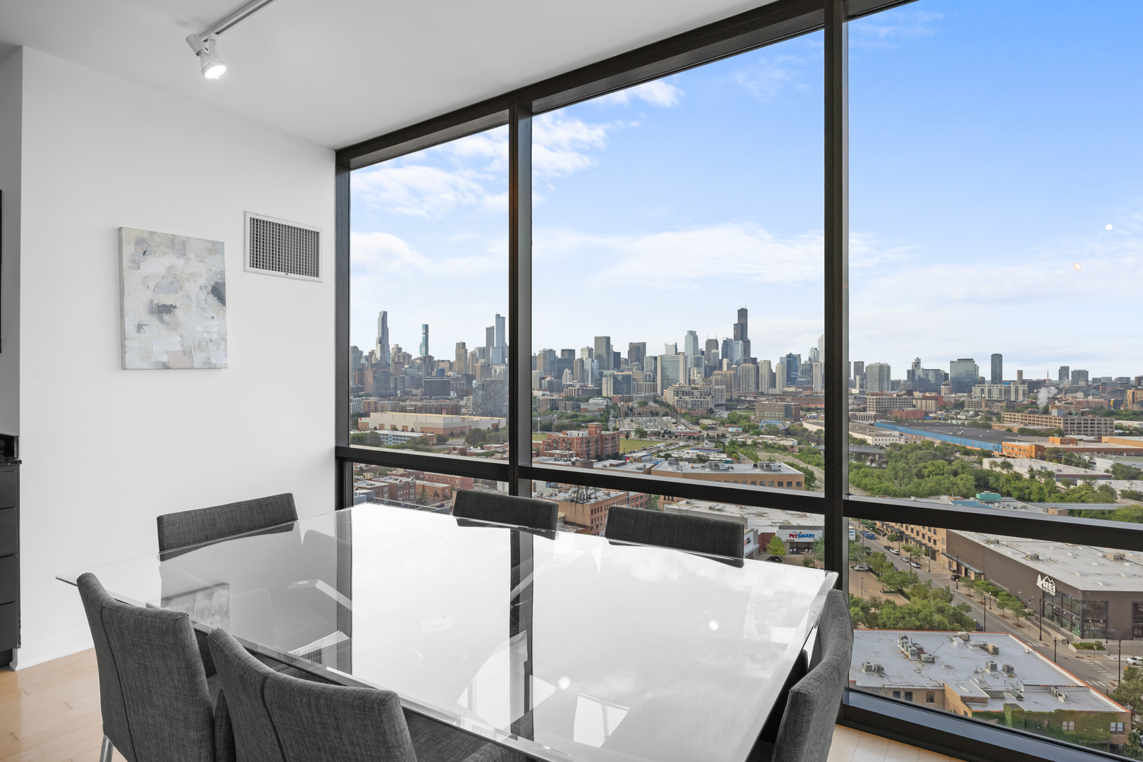 860 W Blackhawk Street 2102