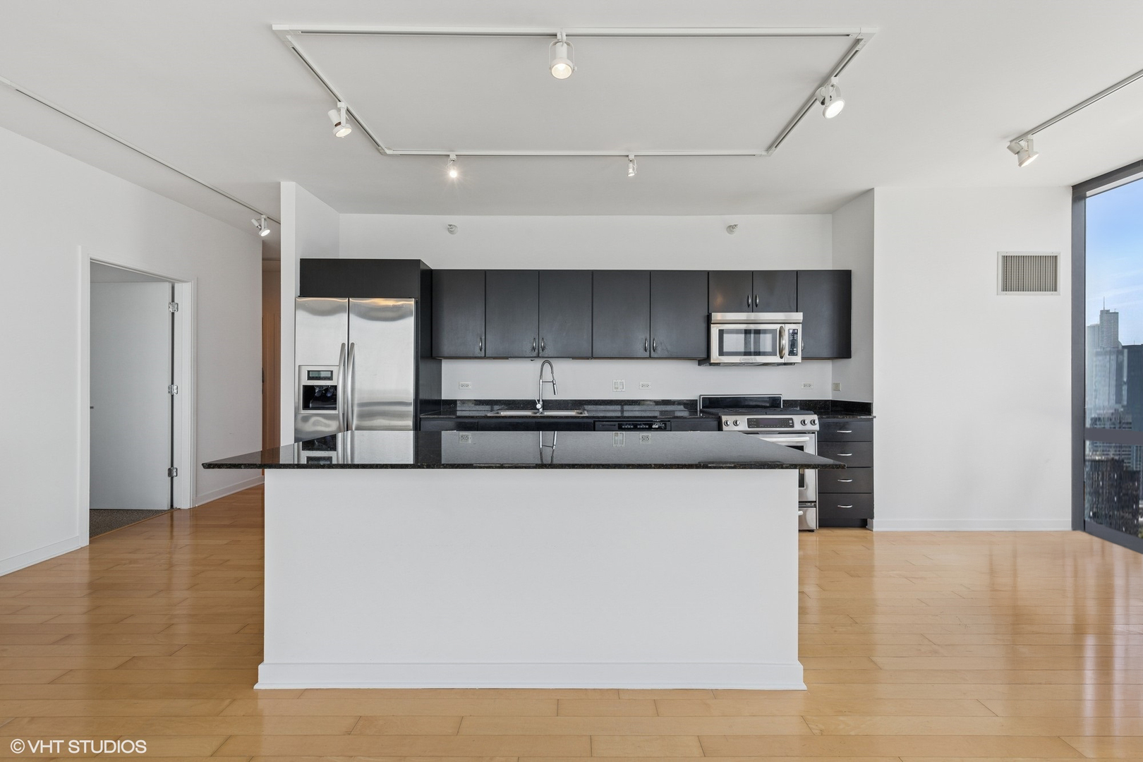 860 W Blackhawk Street 2102