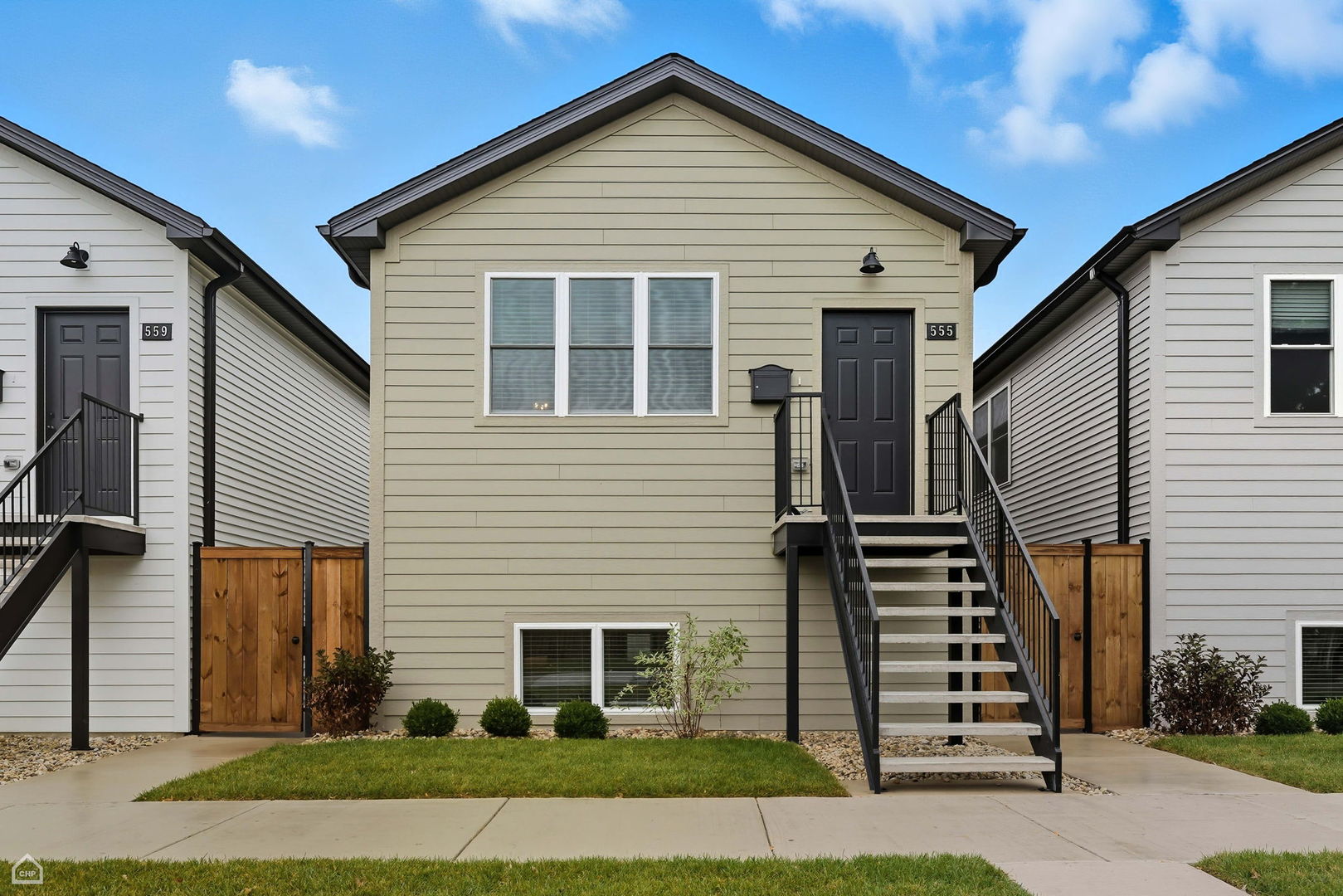 Chicago, Illinois 60624, United States, 2 Bedrooms Bedrooms, ,3 BathroomsBathrooms,Residential,Active,225932