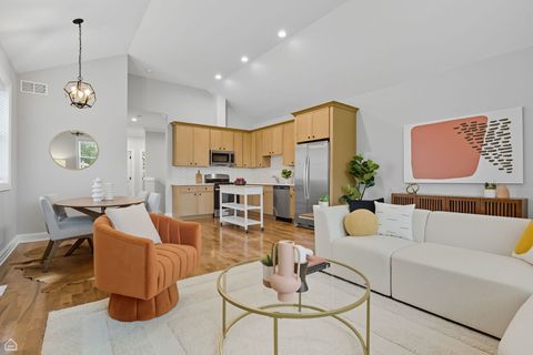 Tiny photo for 553 N Springfield Avenue, Chicago, IL 60624 (MLS # 12490413)