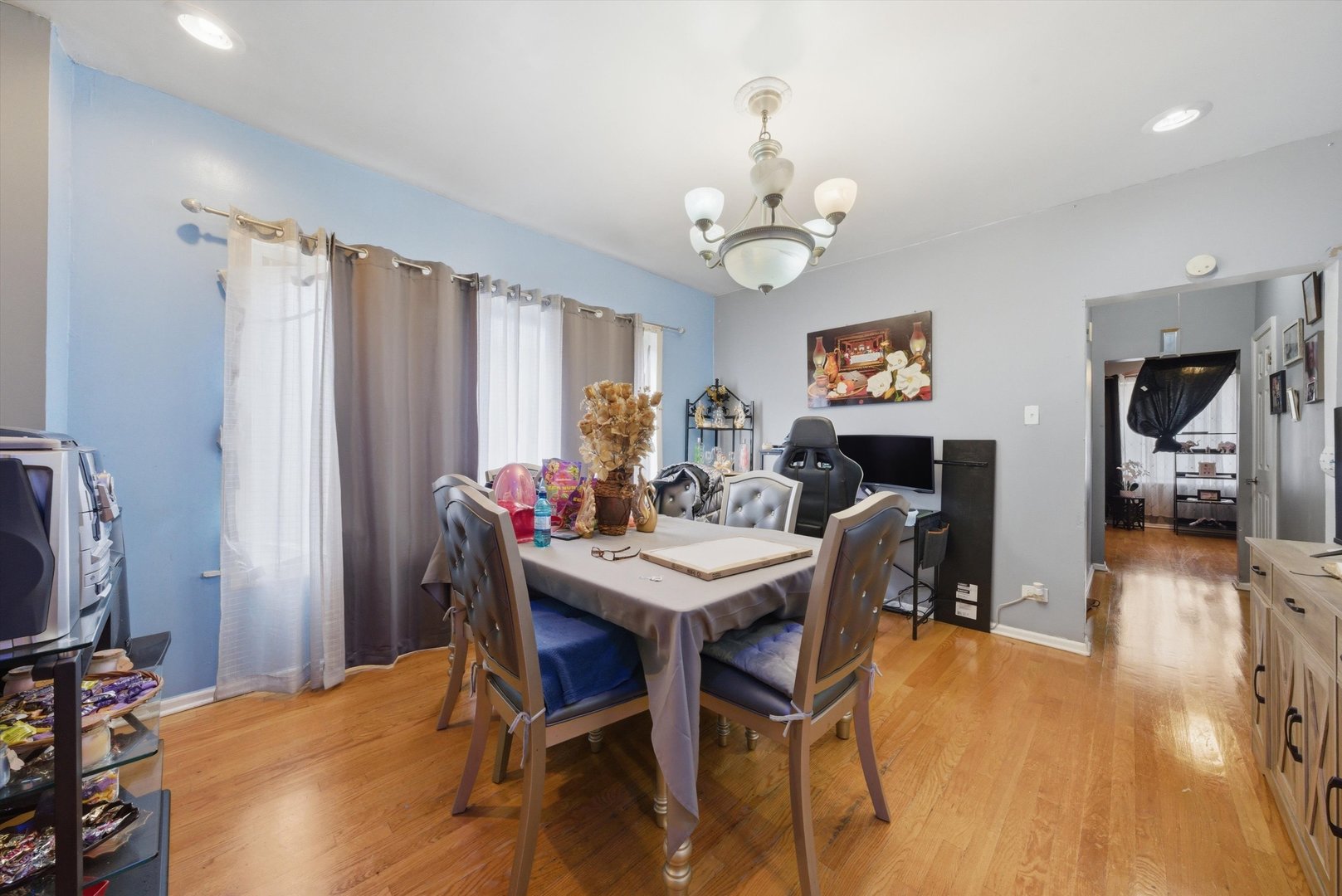 1025 N TRUMBULL Avenue