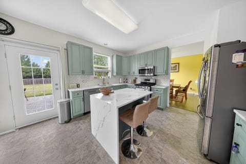 Tiny photo for 2661 BUCKLAND Drive, Aurora, IL 60503 (MLS # 12676034)