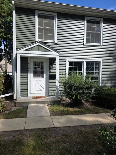 Photo of 1670 Monticello Court #B, Wheaton, IL 60189 (MLS # 12773707)