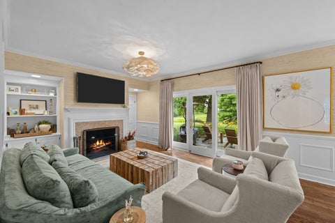 Tiny photo for 130 W Blackthorn Lane, Lake Forest, IL 60045 (MLS # 12738773)