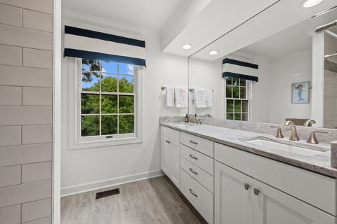 Tiny photo for 130 W Blackthorn Lane, Lake Forest, IL 60045 (MLS # 12738773)