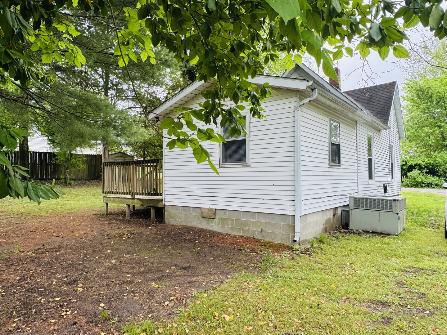 103 W Whitlock Street W