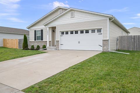 Tiny photo for 1642 Westport Drive, Davenport, IA 52804 (MLS # 12718132)