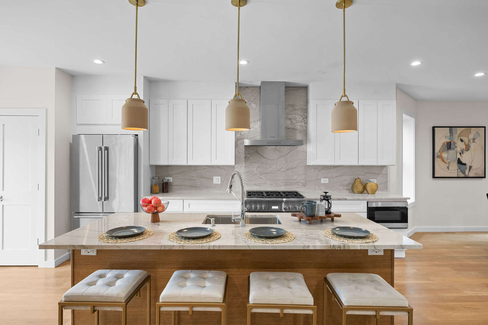 4437 N Whipple Street