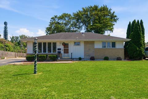 15W425 Victory Parkway, Elmhurst, IL 60126 - #: 12699247
