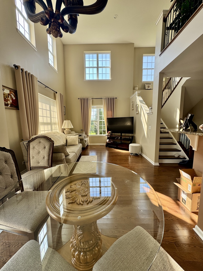 11 E WILLOW Road