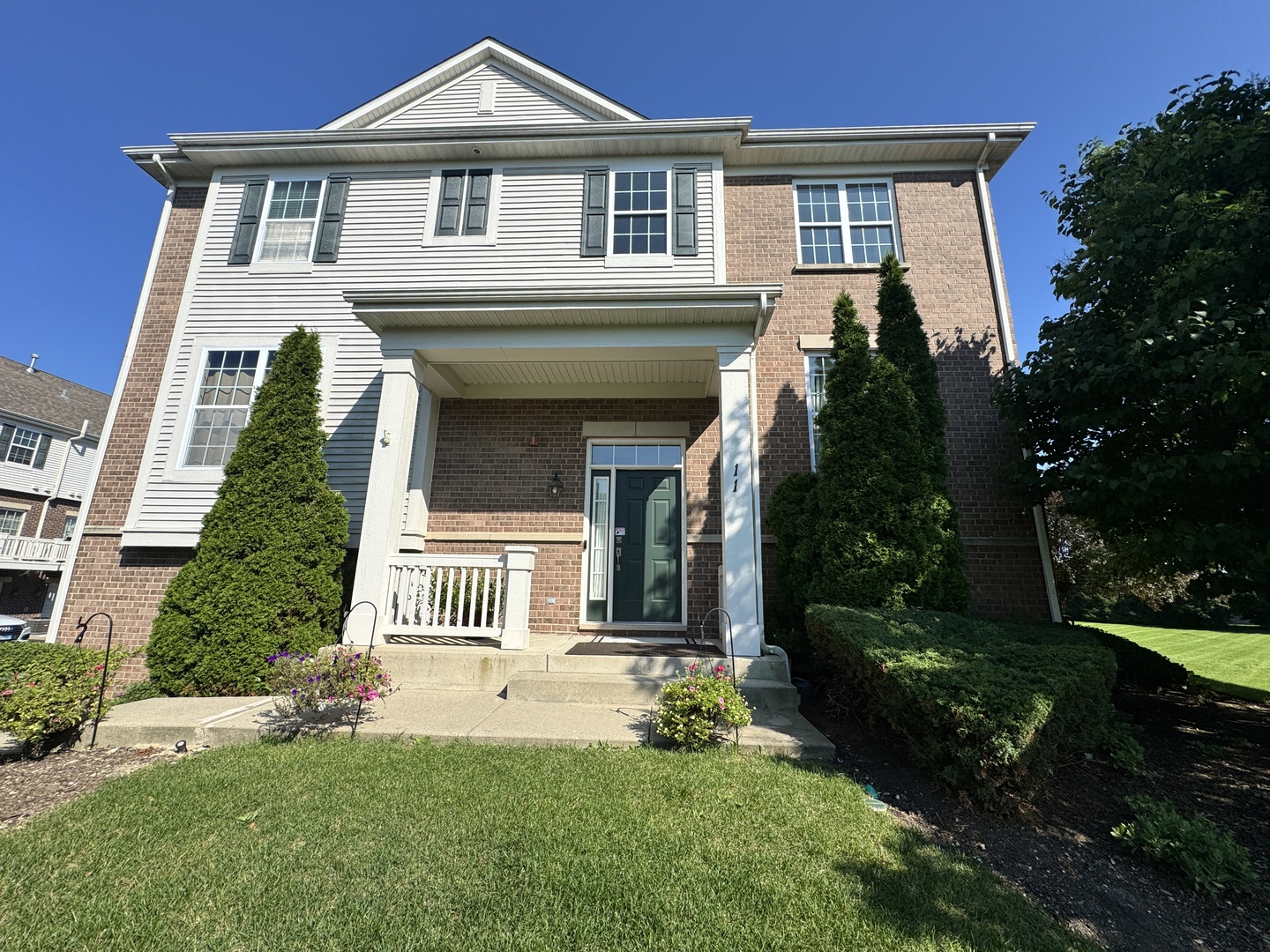 11 E WILLOW Road