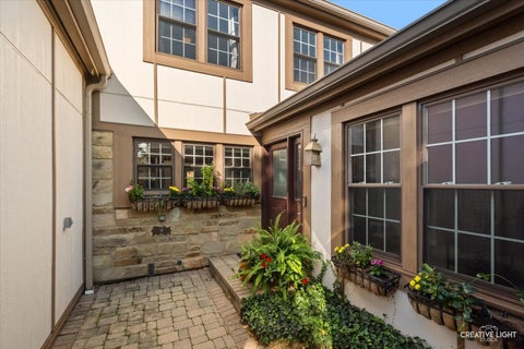 Photo of 1045 Wheaton Oaks Drive, Wheaton, IL 60187 (MLS # 12780833)